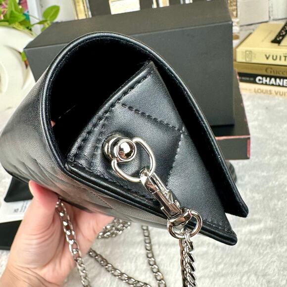 Chanel black leather Sunglass case crossbody bag with chain - Picture 9 of 16